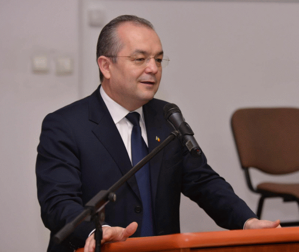 Boc avertizează: "Legea referendumului nu poate fi modificată"